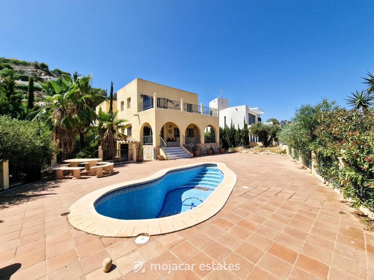 Villa 2